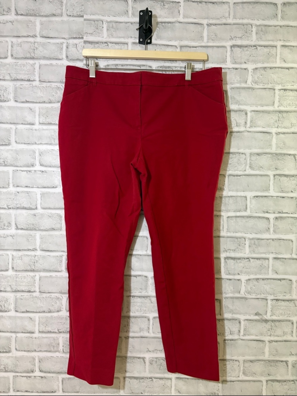 Reitmans petite red pants with size 16P